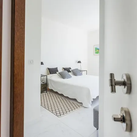 Apartment Upscale 2-br Swimming Pool Sea View